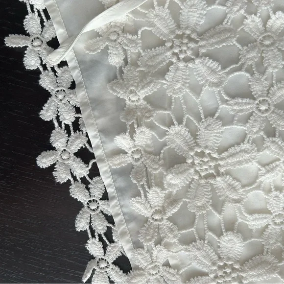 Abercrombie & Fitch Cream Eyelet Drawstring  Shorts, Size M - Picture 3 of 5